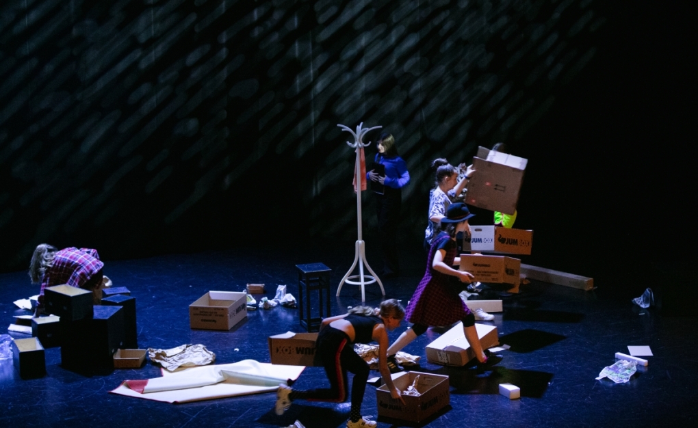 affiche COURS DE THÉÂTRE POUR ENFANTS DE 8 À 12 ANS