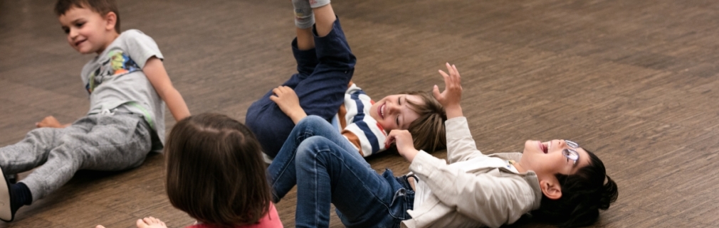 bannière COURS DE THÉÂTRE POUR ENFANTS de 4 à 8 ans